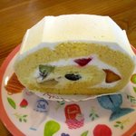 ル・パティシエ ヨコヤマ - ロールフルーツカット！