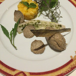 マッシュルーム - 天然鮎と夏トリュフのムース フィレのソテーバジルソース ミントで和えた黄桃を添えて