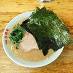 ラーメン六角家 - ラーメン650円麺硬め。海苔増し100円。