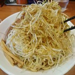中華そば 七麺鳥 - ヘアウィッグくらいある大量の白髪ネギ！