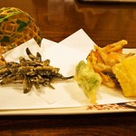 ドジョウ唐揚げ、白海老かき揚げ