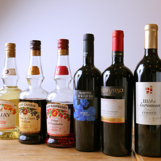 ソムリエ厳選の日替わりワインは約8種類♪グラス・ボトルあり