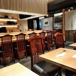 SUSHI TOKYO TEN、 - [内観] 店内 テーブル席からカウンター席を見る。