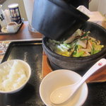 Ishiyaki Ramen Kazan - 運ばれて来たら、スープを半分投入されます！