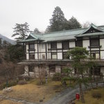 メインダイニングルーム - 部屋から別館を臨む