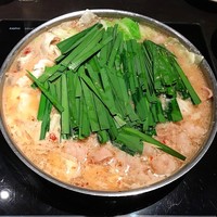 博多もつ鍋 やま中 赤坂店 - 牛もつ鍋 みそ味 一人前 1600円（写真は3人前)
                    