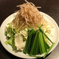 博多もつ鍋 やま中 赤坂店 - 牛もつ鍋 みそ味 一人前 1600円（写真は3人前)