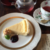 ハーブ&カフェレストラン 祐 - 料理写真:チーズケーキとハーブティー。