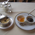 メインダイニングルーム - パンに付いてくるジャム＆バター