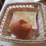 メインダイニングルーム - 定番の”ロイヤルブレット”と”バターロール”