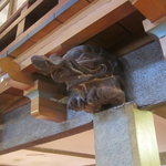 メインダイニングルーム - フロントの天井にある”想像の像”