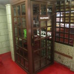 メインダイニングルーム - 珍しいテレフォンボックス