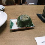 独酌　三四郎 - サービスで出してくれたヨモギの餡子餅