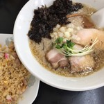 ラーメン香華 - 背脂煮干しらぇめんとチャーハン