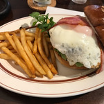 カフェ アルプス - ベーコンエッグバーガー980円