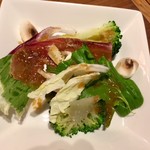 ガルニ - マッシュルームとブロッコリーと生ハムのサラダ