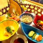 日本料理 桜坂 - お刺身・天ぷらかご盛り膳 天ぷらは、別もりです。