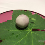 ラ ペ - ◇アミューズ【ぶどうをイメージした一皿】