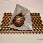 ラ ペ - ハンバーガーの様な包み紙がユニーク。