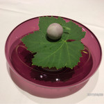 ラ ペ - ぶどうをイメージしたアミューズ。