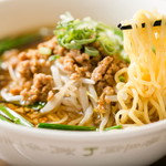 中華料理 香香 - 香香名物　台湾ラーメン（箸上げ）