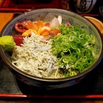 季節料理 新大阪 きらく - しらす丼　900円