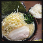 まくり家 - ラーメンと小ライス