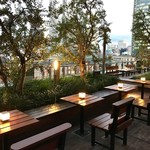 RIGOLETTO WINE AND BAR - 東京駅を向いたお席は沢山あります