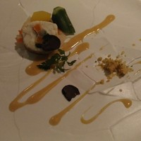 フォーシーズン - 鳴門鯛と淡路島産野菜のルーラード、ローズマリー風味のクランブル仕立て、トリュフの香り