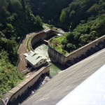 山のごはんよもぎ - （2017年9月）姉川ダム④
      少量ながら放流中…(๑‵ᴗ′๑) 