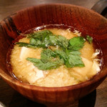 山のごはんよもぎ - （2017年9月）豆腐のとろとろ汁
      豆腐のすまし汁に長芋のすりおろしが。
      これが何とも優しいお味…
      家で真似てみようと思いました(*′ω`)b