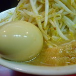 千里眼 - ラーメン味玉麺三分の２アップ