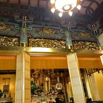 Nihon Ryouri Shisui - 彫刻や金箔が美しい本堂