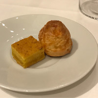 ラ・フェット ひらまつ - チーズのシューとニンジンケーキ