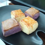 バー＆ラウンジ  トゥエンティエイト コンラッド東京 - 紫芋のスコーン、プレーンスコーン 
                                さっくりしていて、とっても美味しい♡