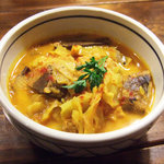 カツオとスモークとキャベツのカレー(950円)