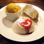 香菜軒 - デザート3種盛り合わせ(750円) あんずとブルーポピーシードのカトルカールがウマイ！