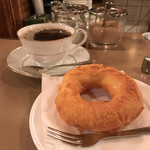 Rokuyousha - ドーナツとコーヒー