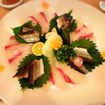 IPPO - 炙り秋刀魚とカンパチの薄造り
