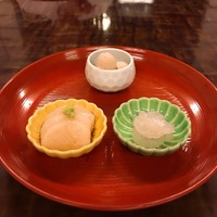 明神下 神田川 本店 - お通す三種。ほたて、しろいび、新ぎんなん。