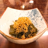 明神下 神田川 本店 - 茄子の煮浸しにジャコ。やや乱暴な感じもするが実に江戸料理っぽい