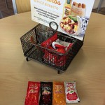 Del Taco - 辛いソースが置いてあります♪