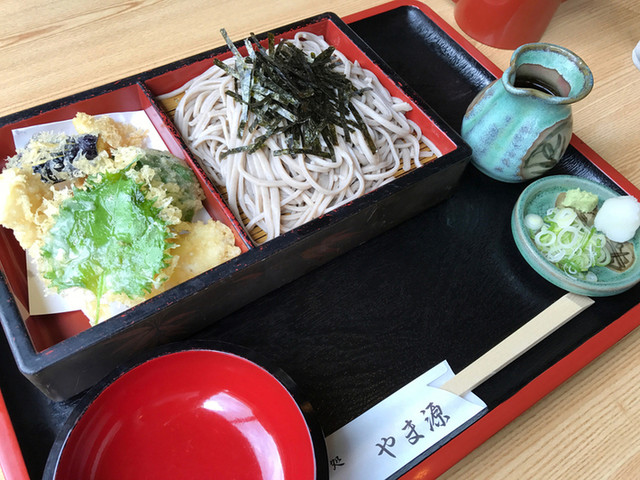 地方から帰る途中に夜ご飯 : やま源の写真
