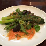 ルール ブルー - ノルウェーサーモンのマリネとアスパラ