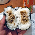 魚沼爆弾おにぎり家 - 小爆弾おにぎり（黒豚そぼろ）