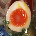 拉麺 空海 - 煮卵は、トロミがあります。