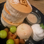 B PORTLAND CAFE - 季節のフルーツパンケーキ（1680円）