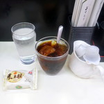 キッチン メグ - サービスのアイスコーヒーとスイーツ