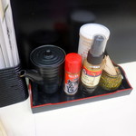 キッチン メグ - 卓上の調味料たち