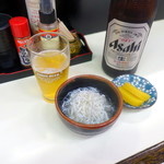 キッチン メグ - 瓶ビール500円、無料のシラスおろし